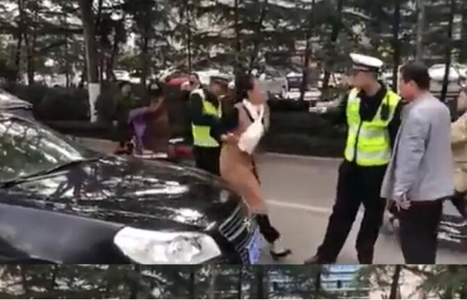 暴戾女司機(jī)！你以為法律治不了你？