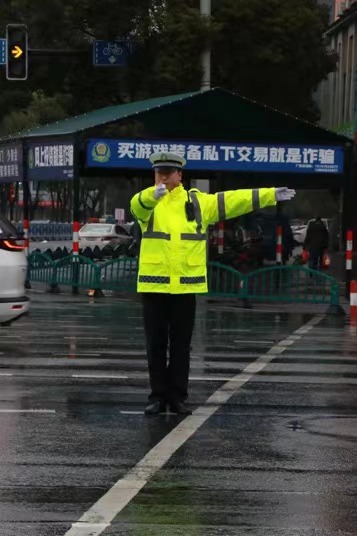 向最可愛(ài)的熒光黃警察致敬