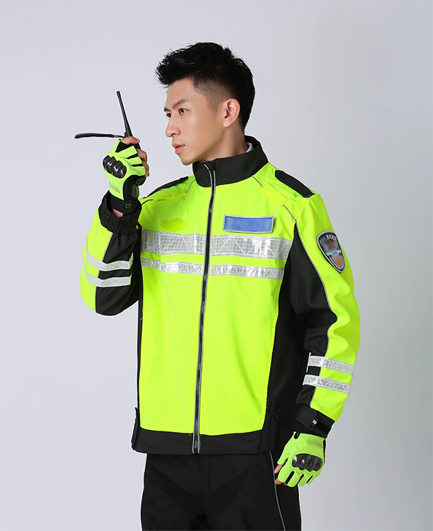 來看看交警的安全意識(shí)有多高，反光服就有這么多種類，受教了
