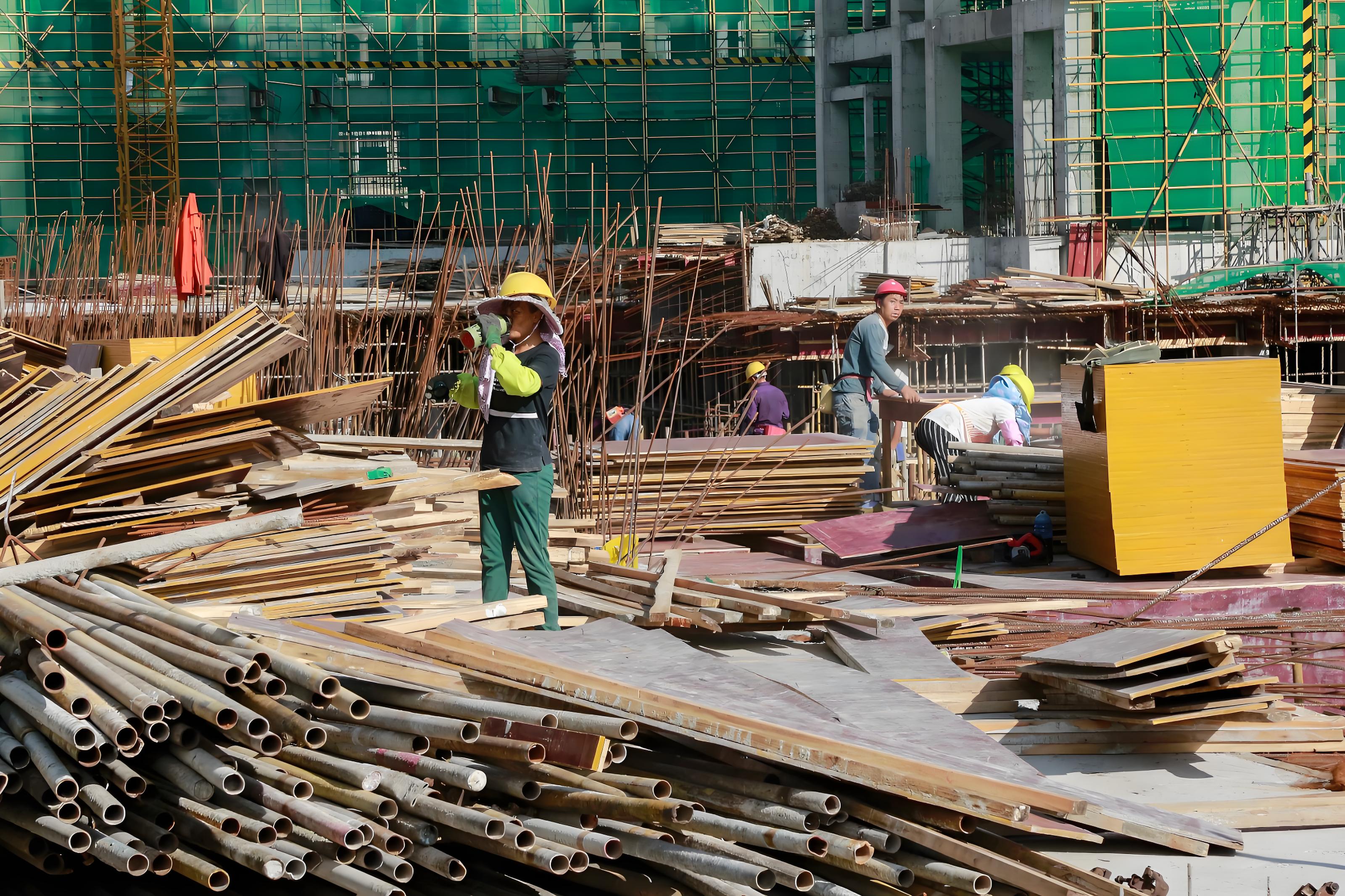 建筑工地安全帽的重要性：守護(hù)安全“第一防線”