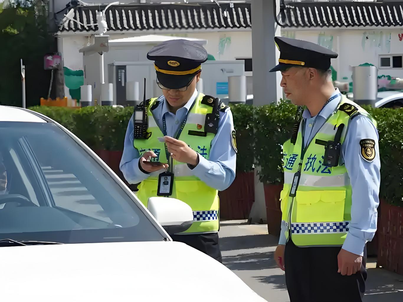 如何選擇優(yōu)質(zhì)交通反光背心廠家？