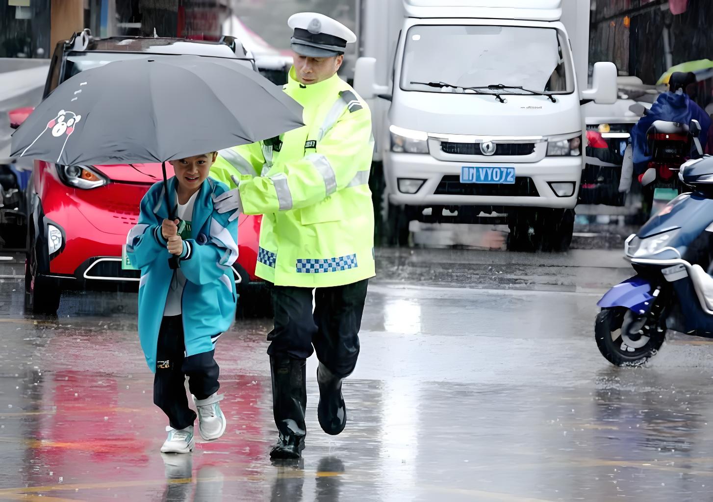 防水透氣：安全反光雨衣不可或缺的“雙保險(xiǎn)”