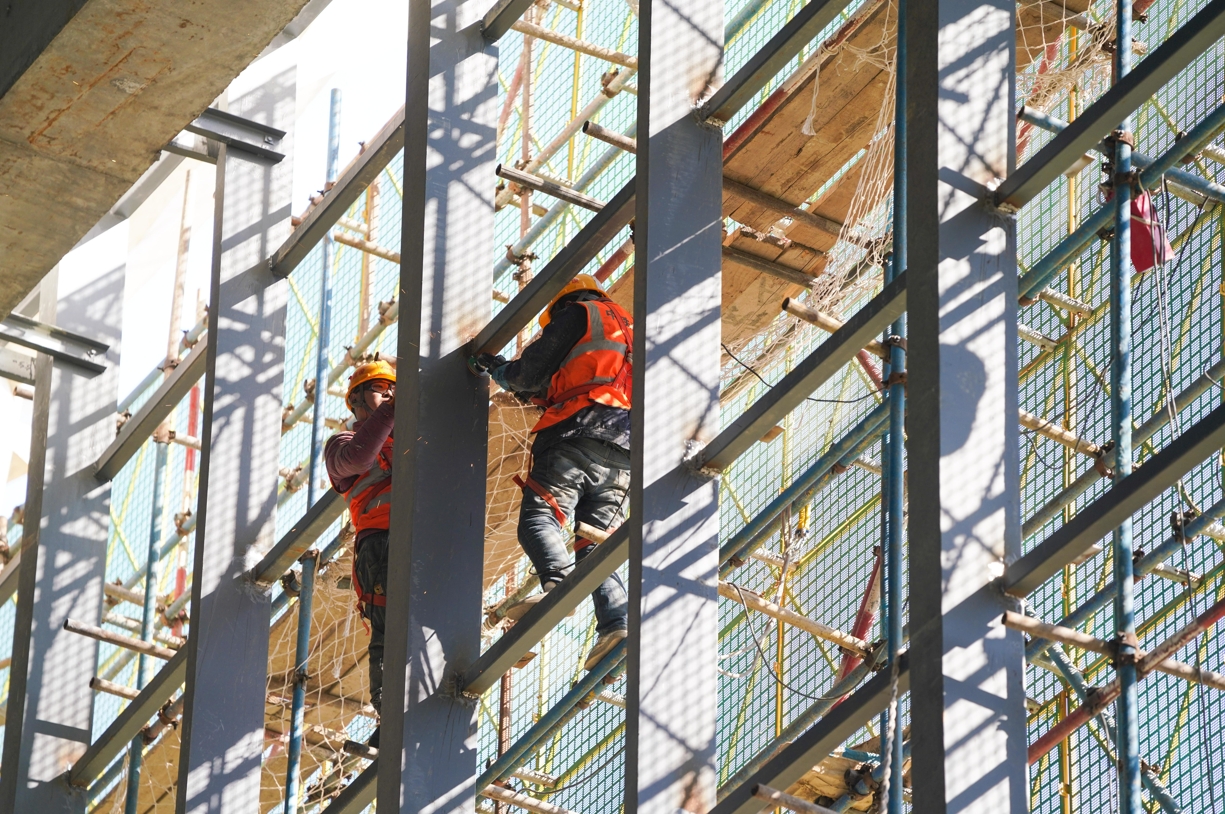 定制施工安全衣：建筑作業(yè)安全的堅(jiān)固防線
