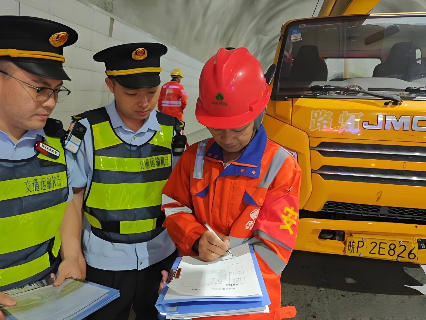 海南公路反光背心重要性解析：守護(hù)生命安全第一道防線