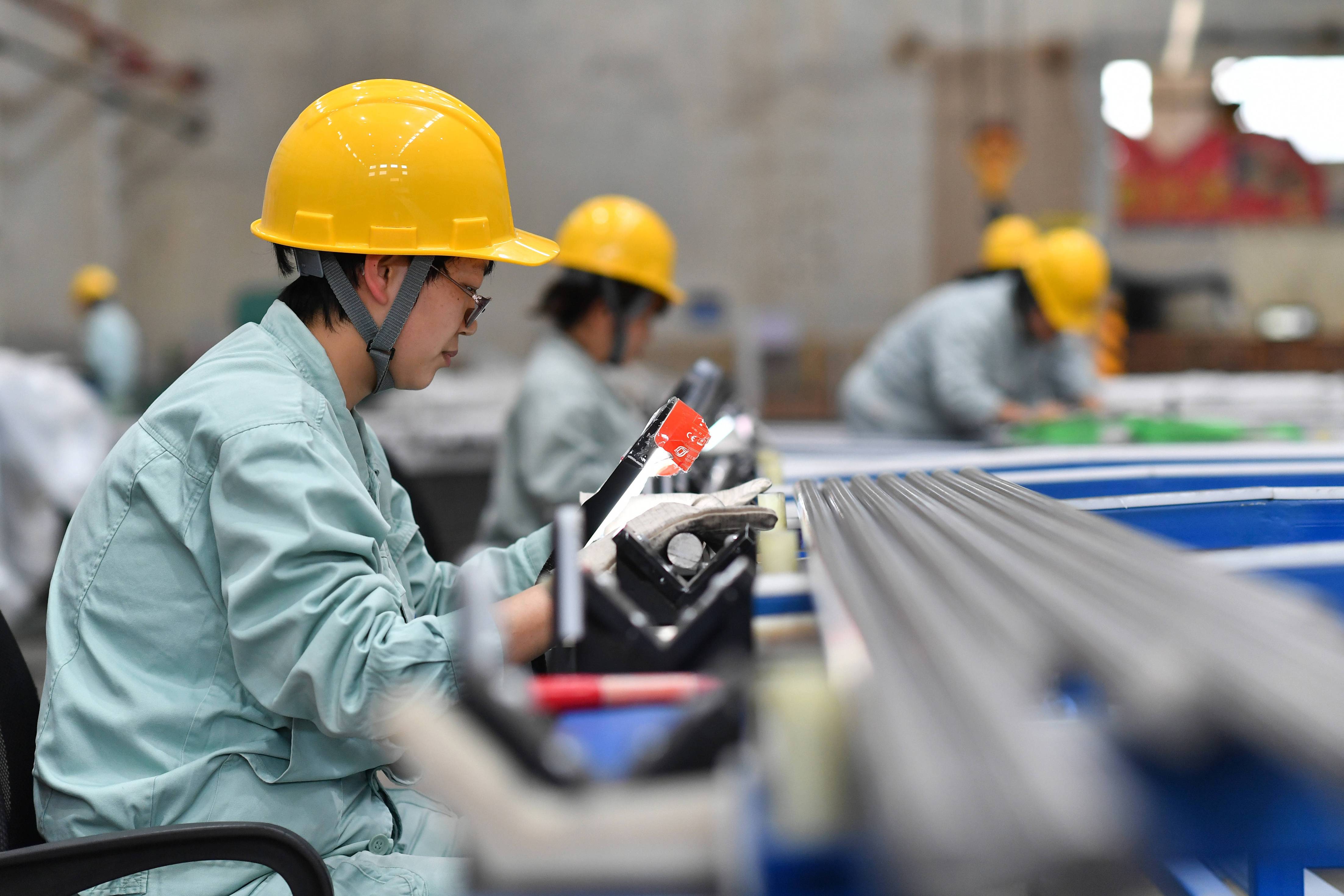工業(yè)安全帽的實(shí)際應(yīng)用場(chǎng)景：守護(hù)頭部安全的最后防線